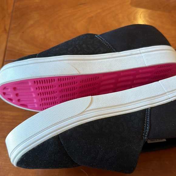 Black Slipon Reebok sneakers, 8M, NEW, never worn - Picture 3 of 7